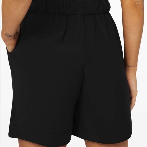 Lululemon Noir Shorts - Picture 3 of 9